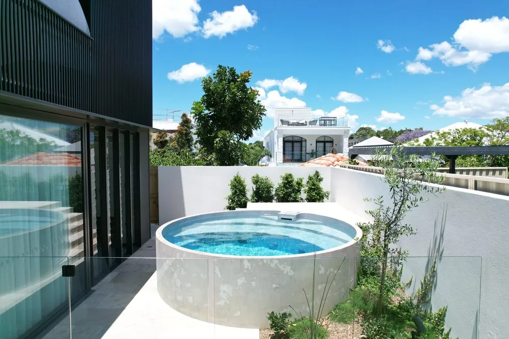 Plungie Arena plunge pool, Grey Reef finish