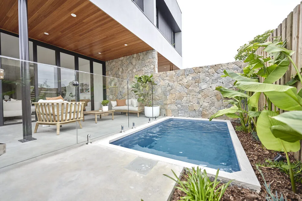 Plungie Studio plunge pool, Blue Lagoon finish