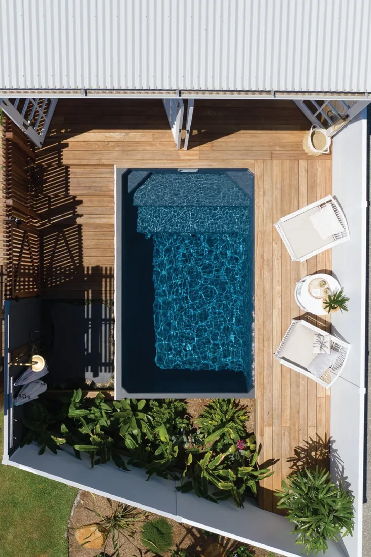Plungie Studio plunge pool, Mediterranean Blue finish