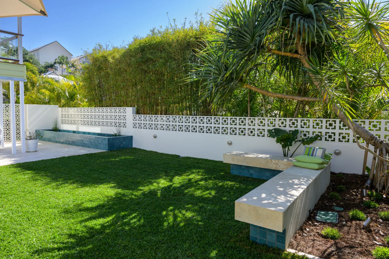 Breeze-block feature wall and gardens, Paddington