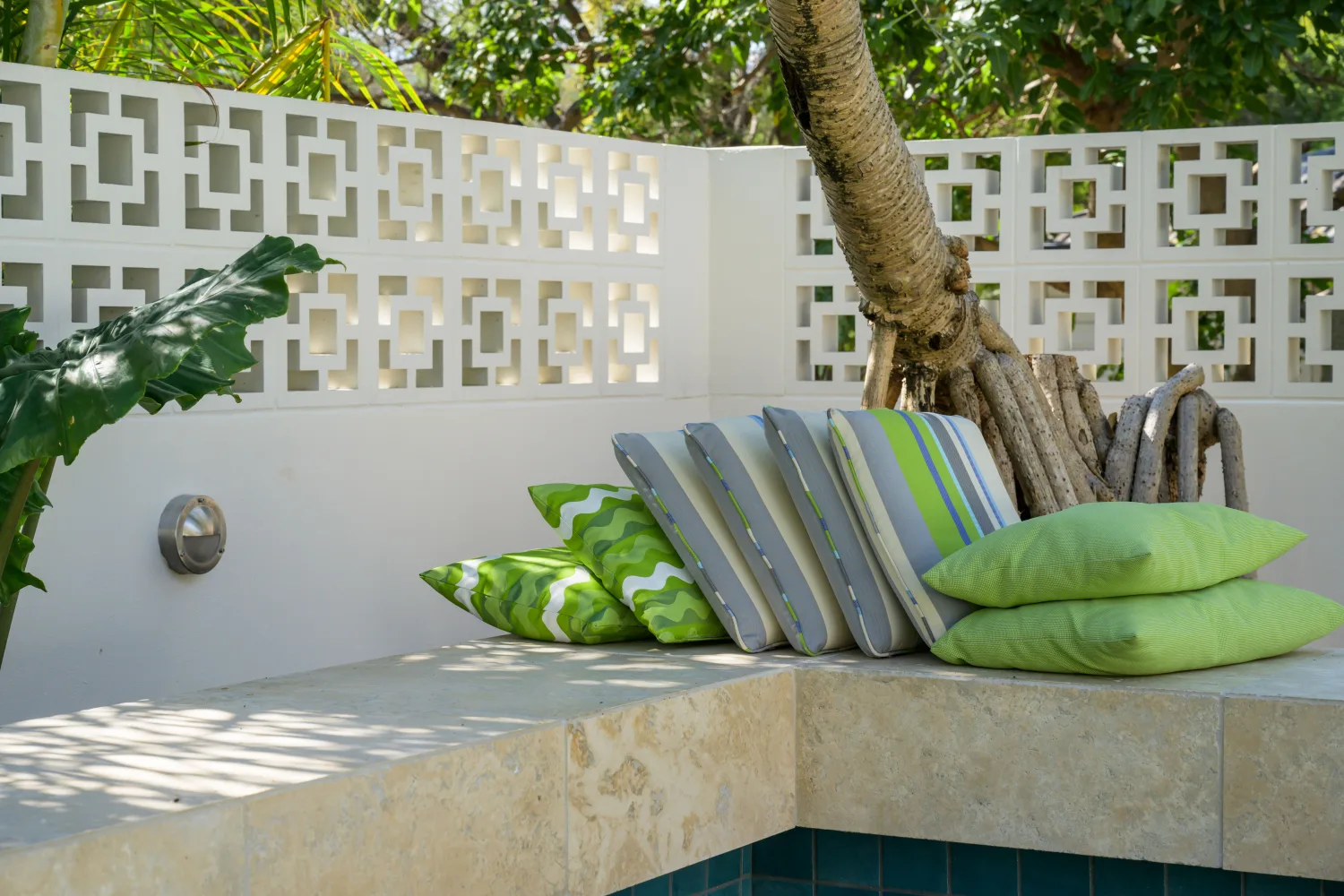 Breeze-block wall with built-in seating, Paddington